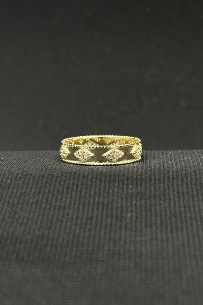 18K Gold Ring Diamond Design Weight 1.7 grams