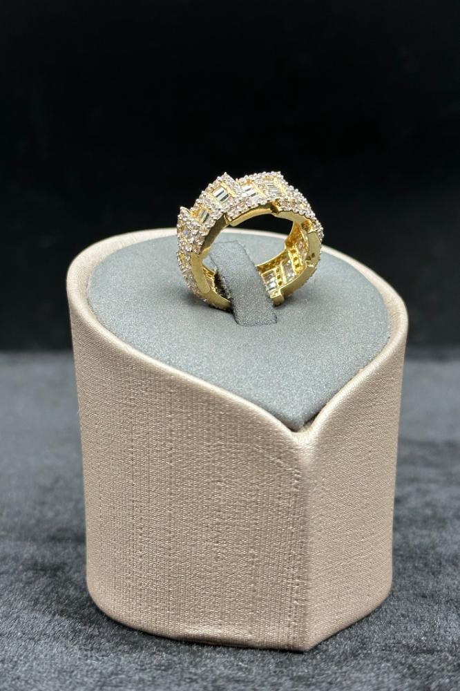 دبلة ذهب عيار 18 تصميم باجيت الماسي فاخر