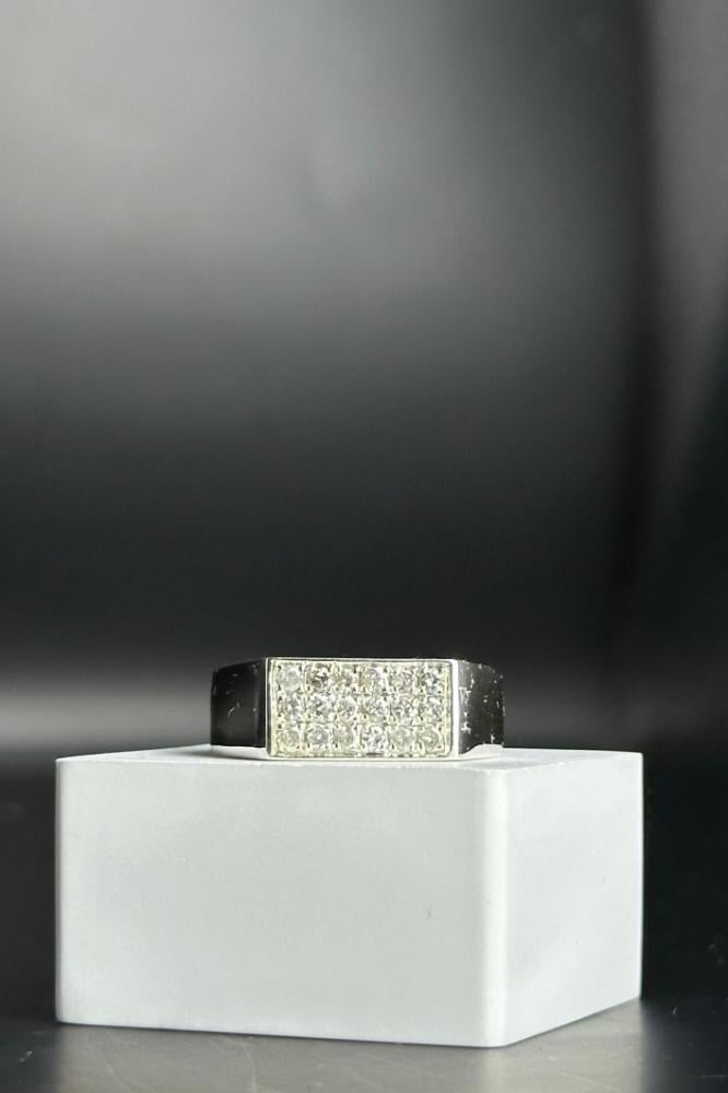 Silver diamond ring 925 Weight 8.5 g