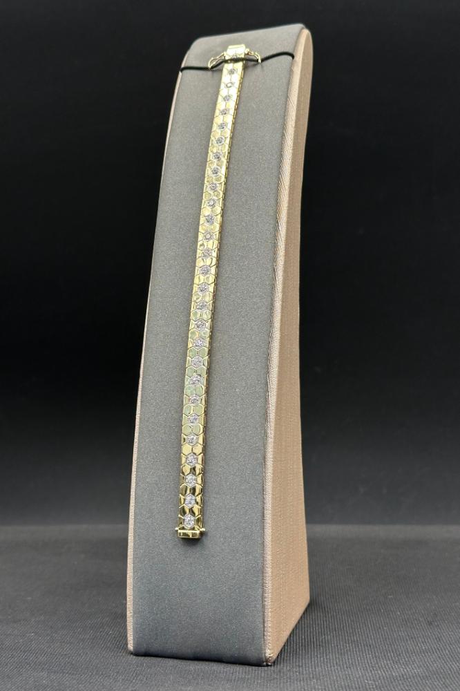 Honeycomb bracelet Diamond design gold 18K Weight: 11 – 11.1 g