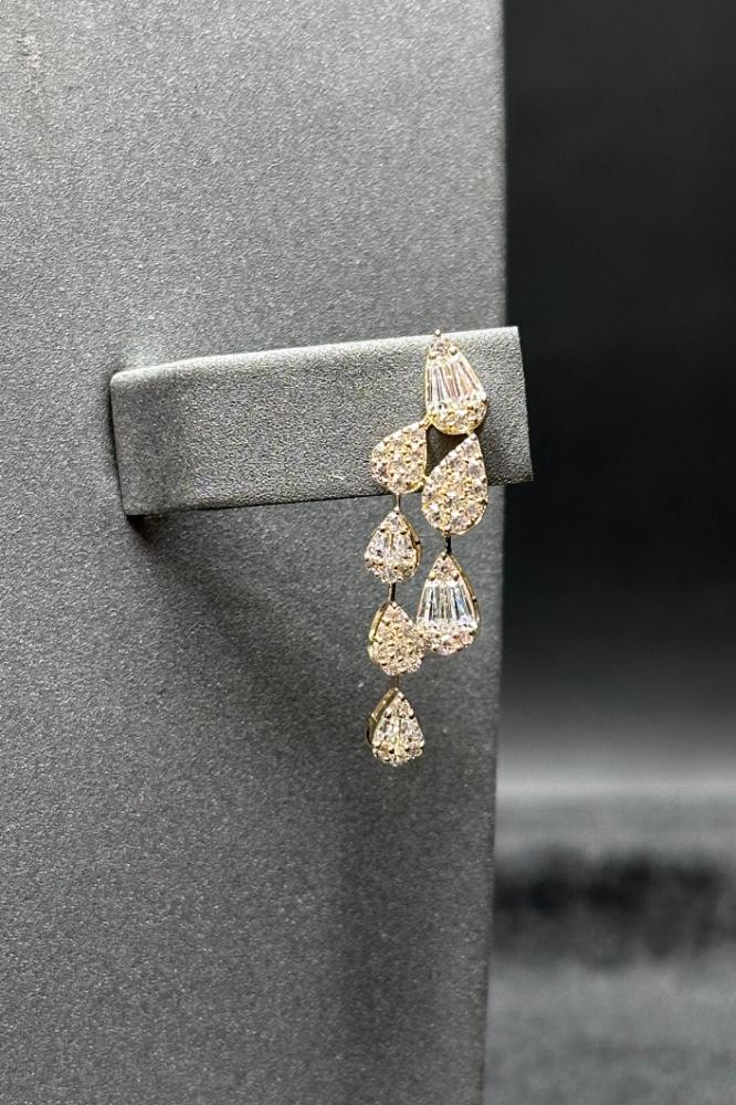 gold set 18K detailed baguette diamond-inspired look, 11.4 grams