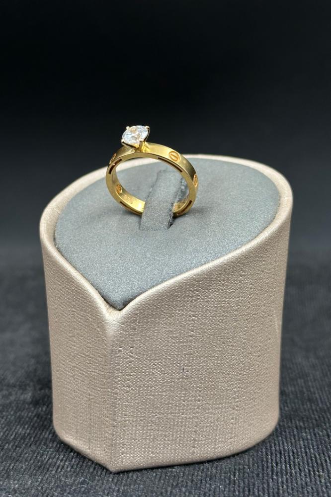 21K Gold Nail Ring with Solitaire Stone Weight: 2.6 – 2.7 g