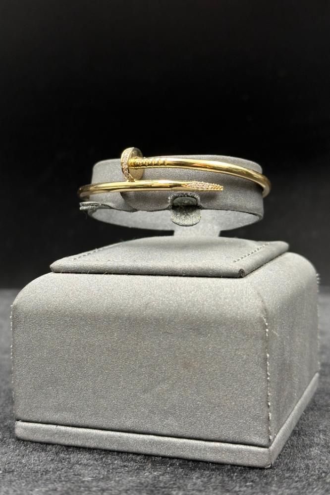 Nail-Shaped Gold Bracelet, Diamond Design 18K - Weight 9.6g