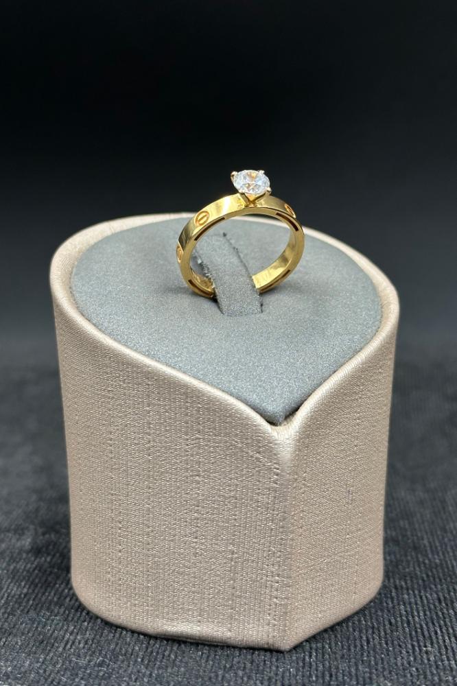 21K Gold Nail Ring with Solitaire Stone Weight: 2.6 – 2.7 g