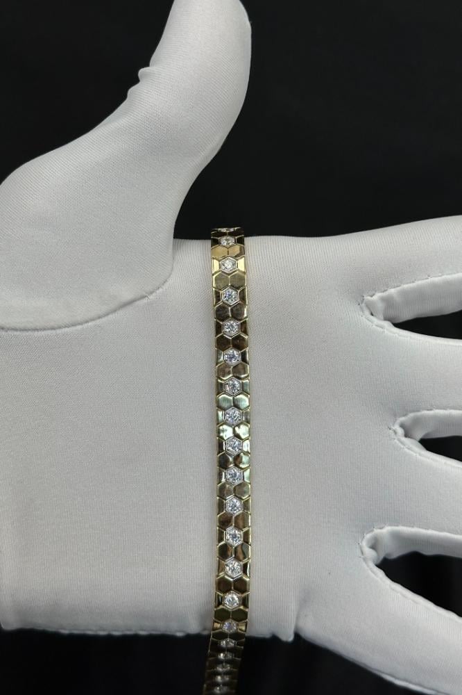 Honeycomb bracelet Diamond design gold 18K Weight: 11 – 11.1 g