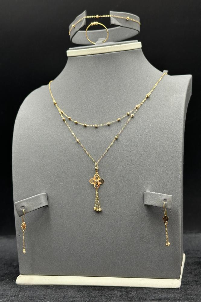 طقم دورين زهرة ذهب صافي  عيار 21 وزن 4.7 جرام
