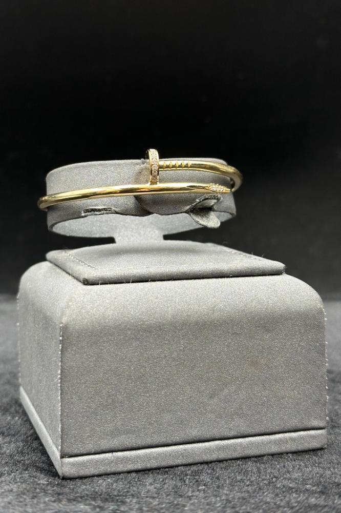 Nail-Shaped Gold Bracelet, Diamond Design 18K - Weight 9.6g