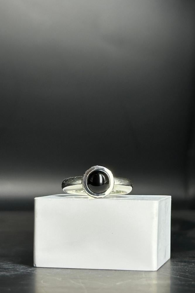 925 Silver ring with Stone and Diamond Accents 9.51 g