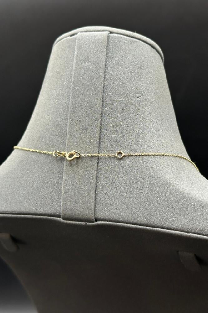 عقد ذهب مع صدف ابيض عيار 18 وزن 2.3 جرام