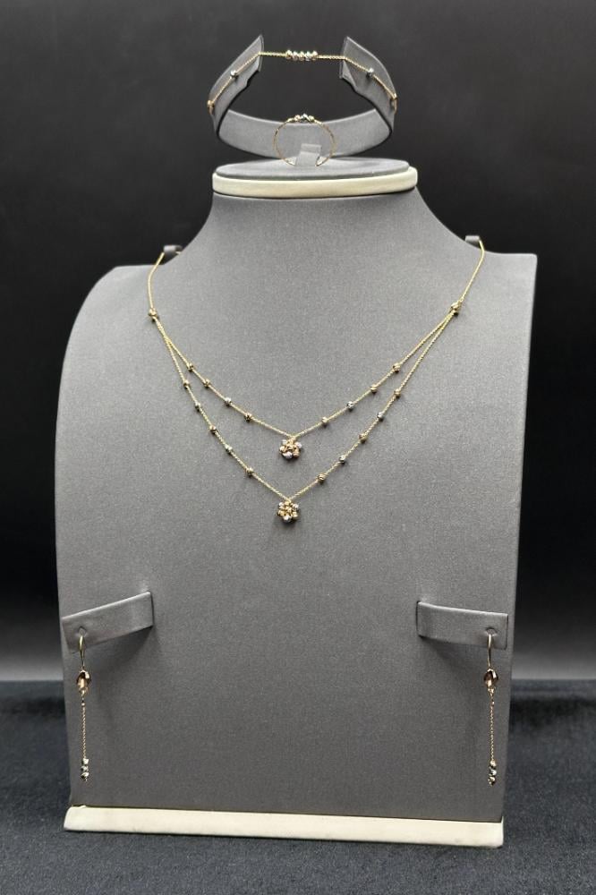 ارقي طقم ذهب عيار 21 بتصميم كور دورين وزن من 5.6 الى 5.7 جرام