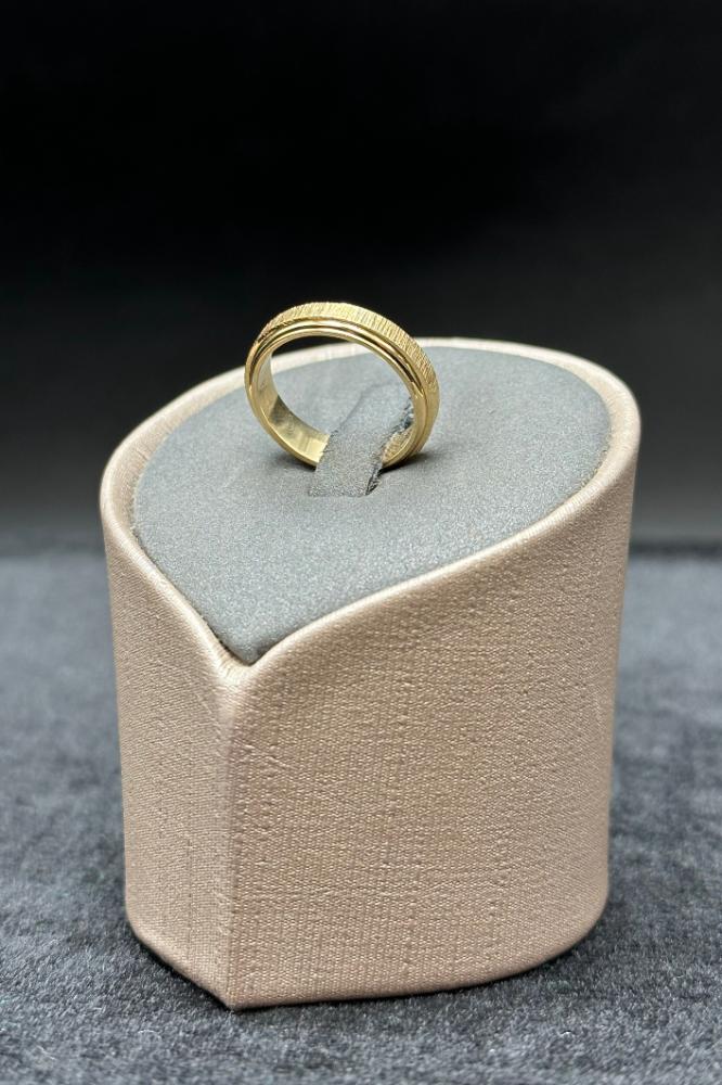 18K – Pure Gold Band – Weight: 3.5 to 3.6 g