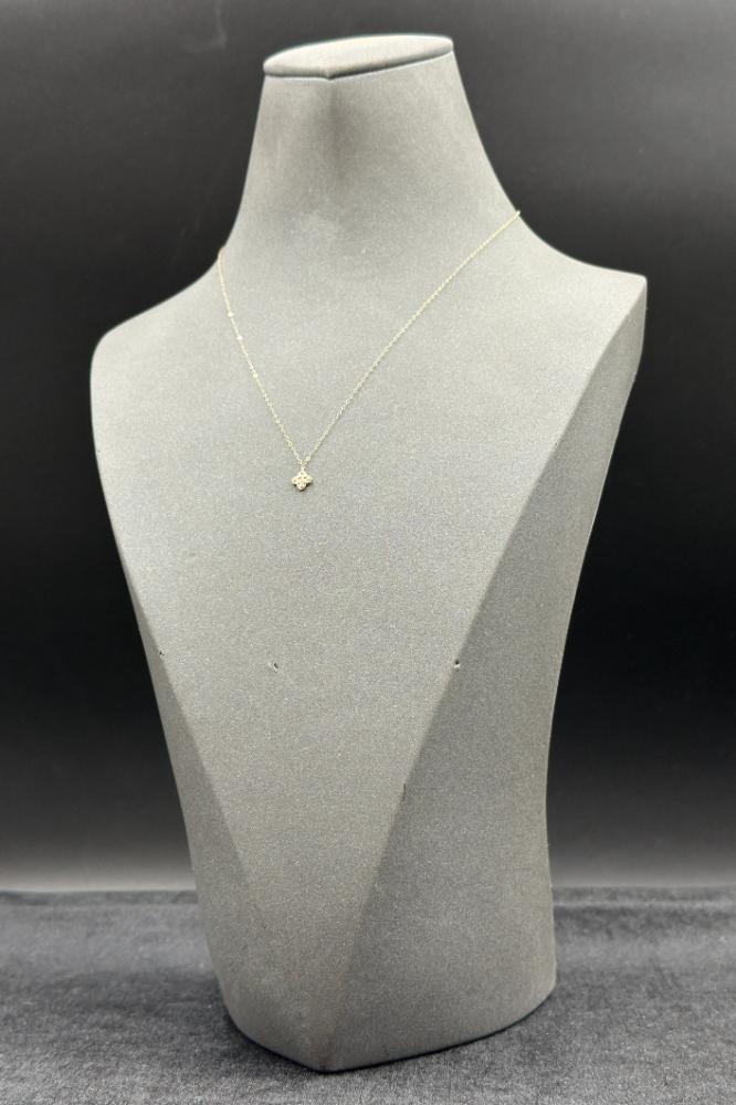 Gold flower necklace, diamond design, 18K, weight 0.3 grams