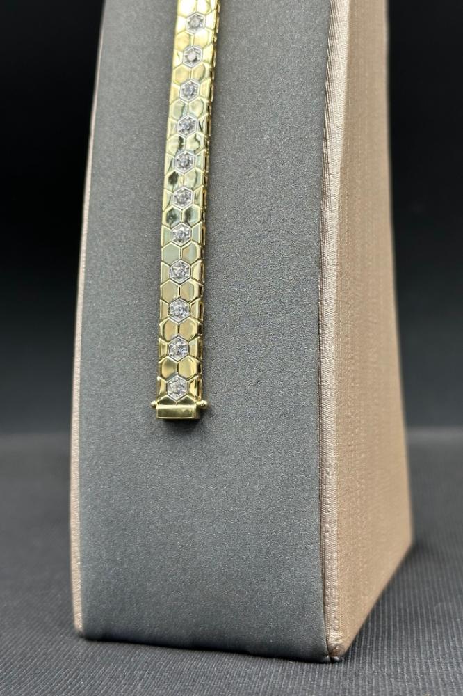 Honeycomb bracelet Diamond design gold 18K Weight: 11 – 11.1 g