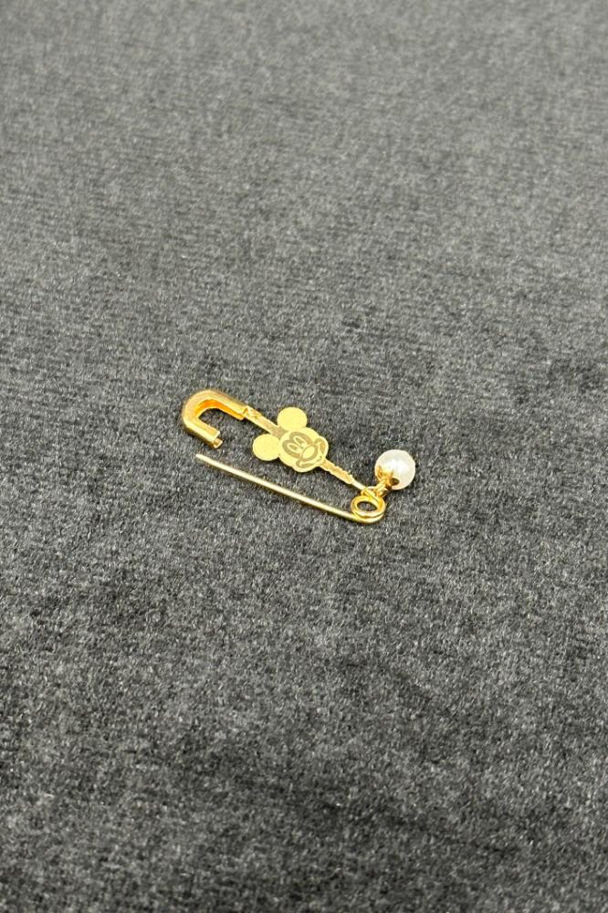 Plain Gold Kids Brooch with White Mother of Pearl 21K Weight 0.75 Grams (No Stones)