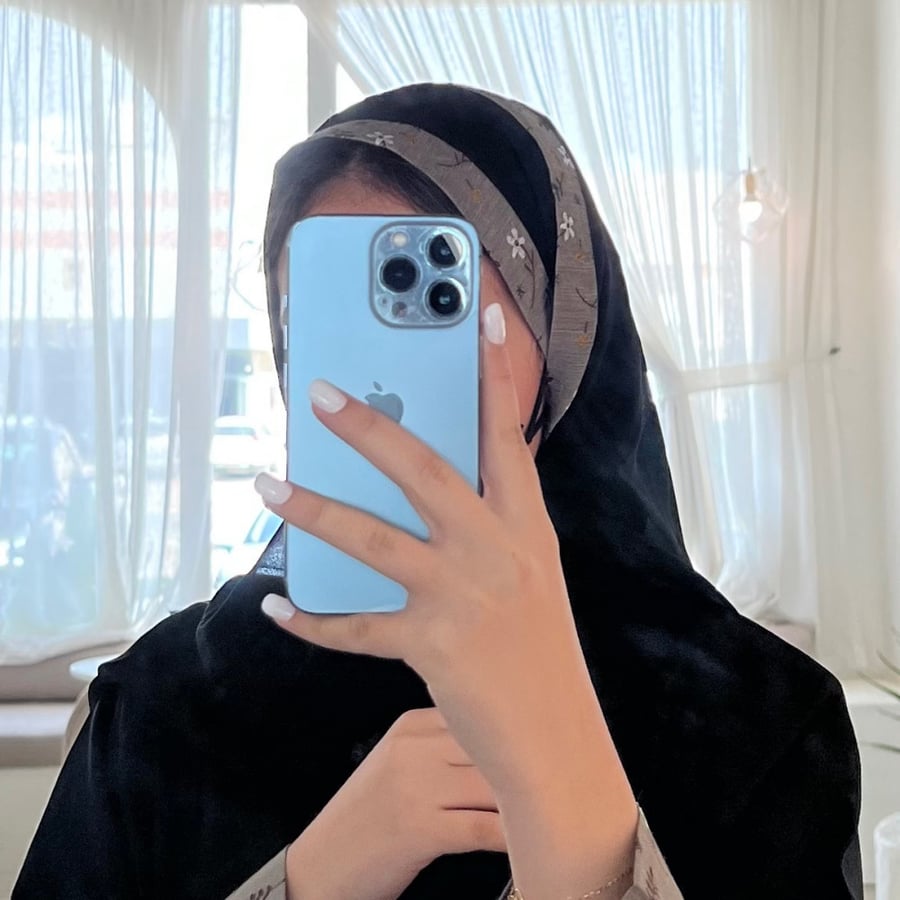 طرحة أسود بطرف لنن مشجر