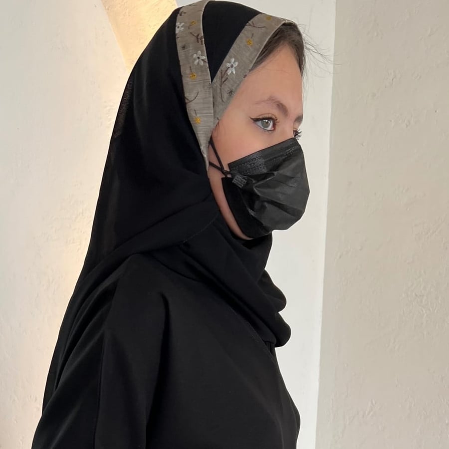 طرحة أسود بطرف لنن مشجر