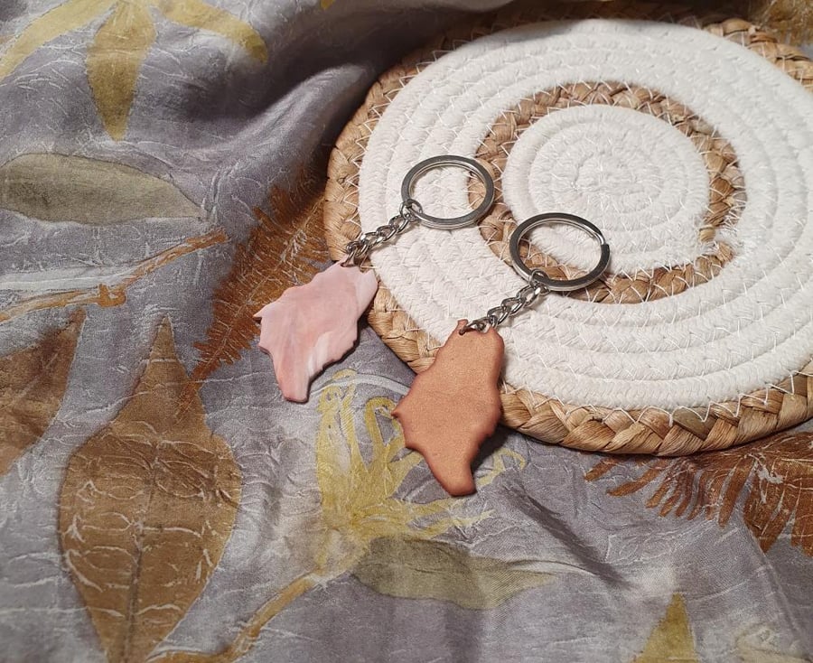 ميدالية مفاتيح خريطة المملكة صنع يدوي