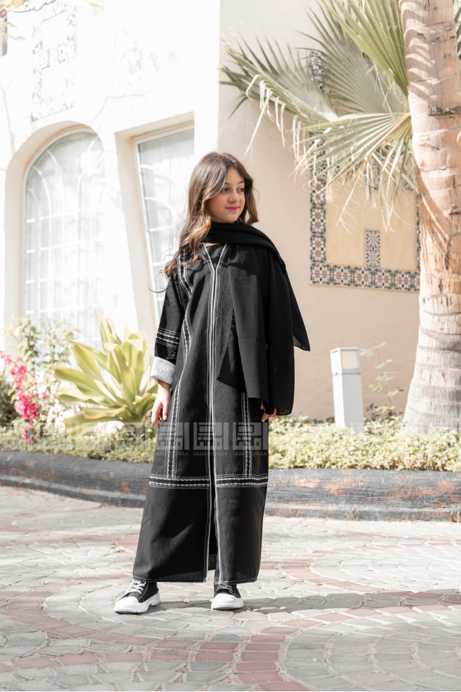 عباية فرح سوداء بتطريز طولي 5014