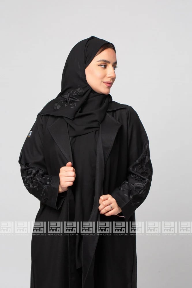 عباية سوداء رسمية بتطريز الورد الاسود بالأكمام 1269