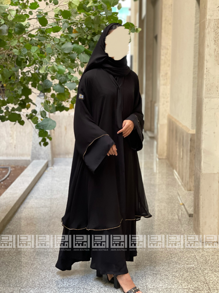 عباية كلوش سوداء مع خطوط ذهبية 1140