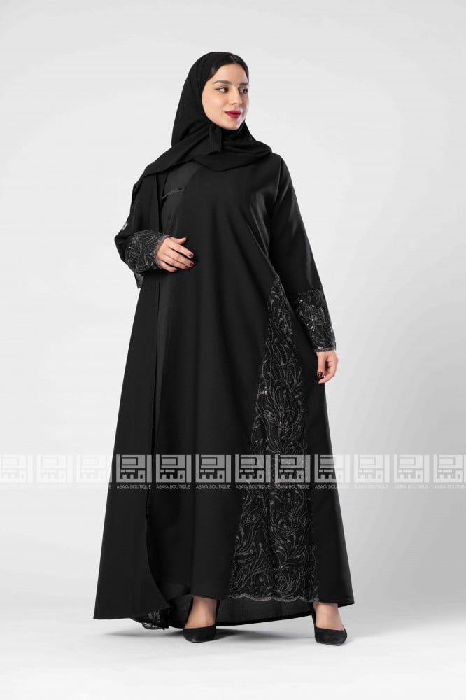 عباية سوداء مزينة بالتول 1275