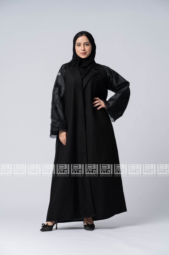 عباية مسرة سوداء بياقة رسمية وأكمام مزينة بالتل- 1293