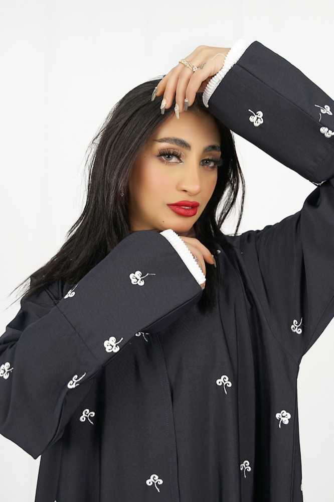 عباية كحلي بتطريز ابيض