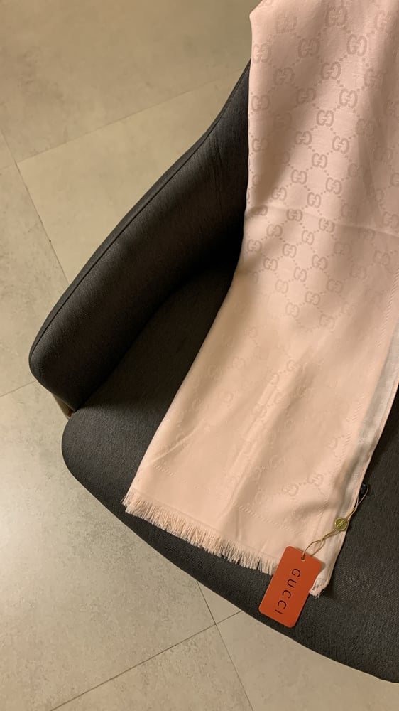 سكارف قوتشي بيبي بنك