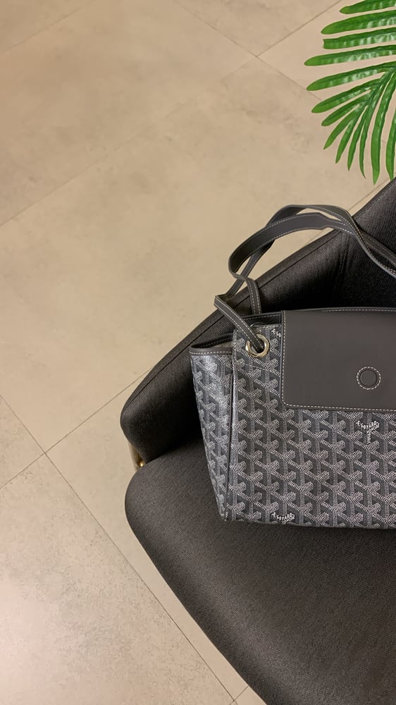 شنطة جويارد رمادي هارد وير"فضي"  Rouette Souple Bag مقاس 31cm رمادي