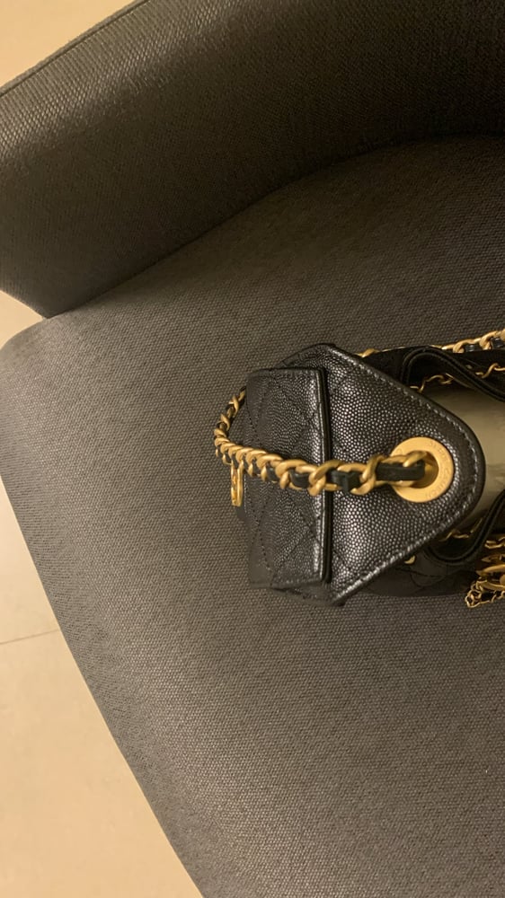 شنطة شانيل 25 اسود ميني هارد وير "ذهبي" مقاس 25cm