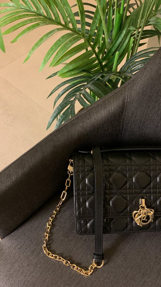 كلاتش ديور اسود مقاس 24cm