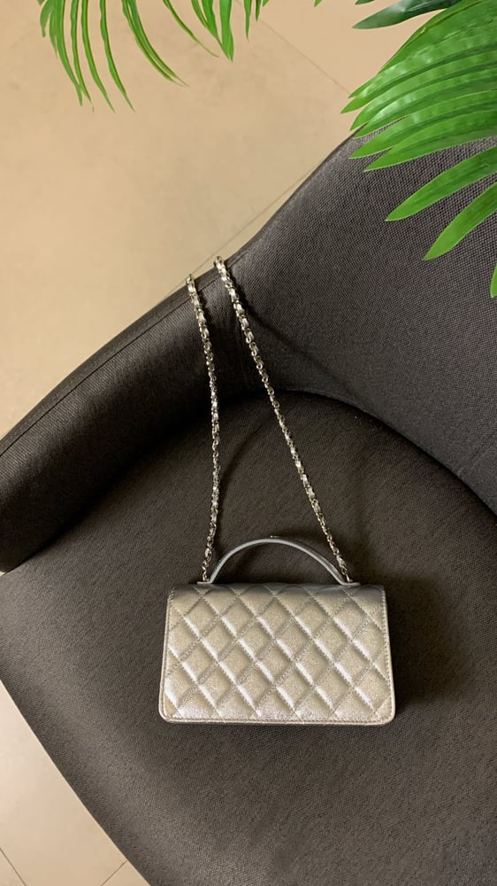 شنطة شانيل فضي هارد وير"فضي" مقاس 18.5cm