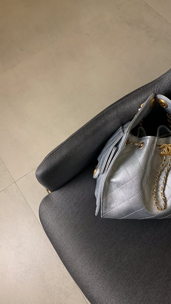 شنطة شانيل  فضي مقاس 30cm