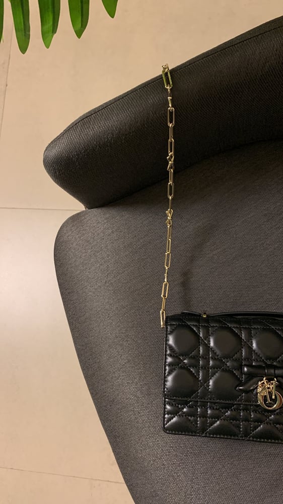 شنطة ديور ليدي اسود هارد وير"ذهبي"  كلاتش مقاس 21cm