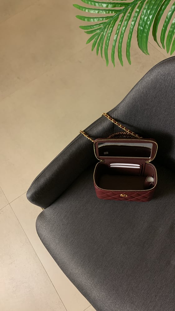 شانيل بوكس “ عنابي” كروس مقاس17cm