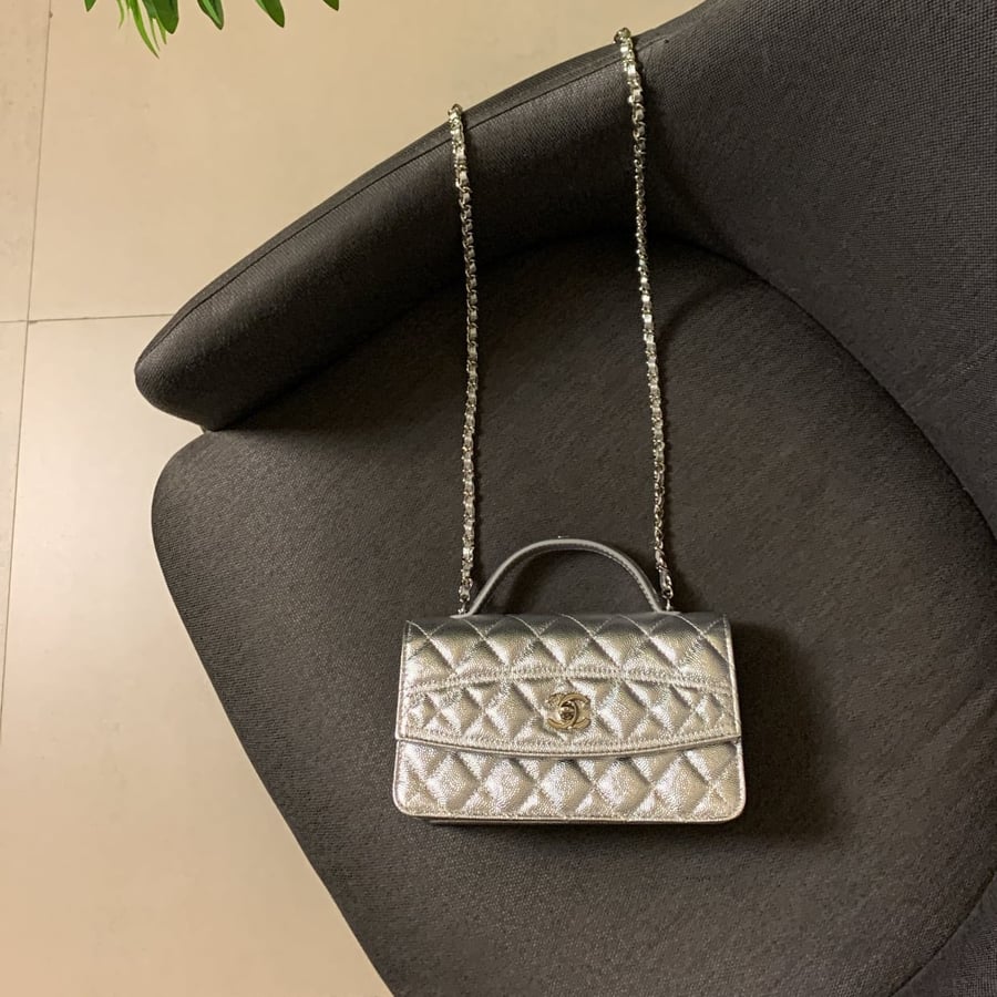 شنطة شانيل فضي هارد وير"فضي" مقاس 18.5cm