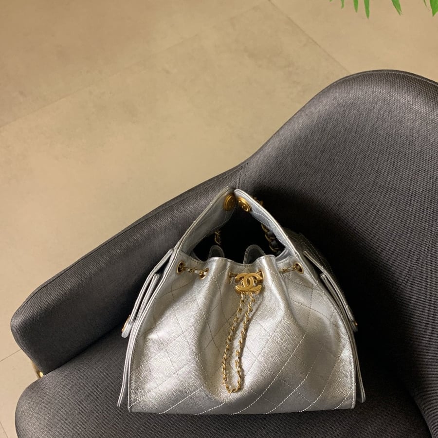 شنطة شانيل  فضي مقاس 30cm