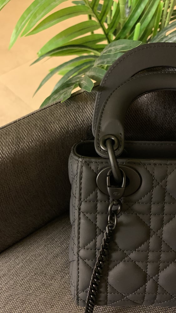 ليدي ديور اسود مات  ميني سايز 17cm