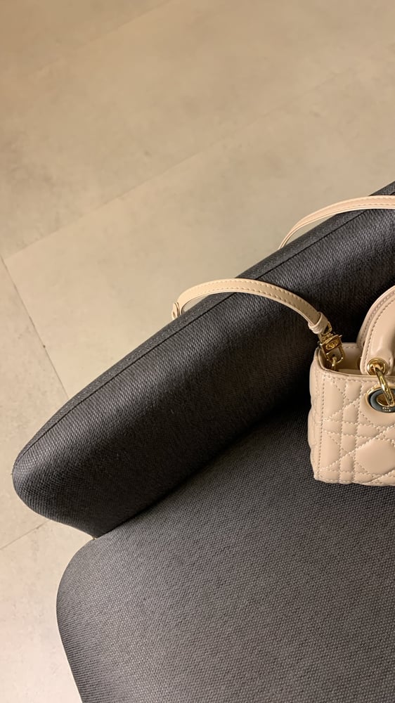 شنطه ديور دي جوي مايكرو بيج هارد وير"ذهبي" مقاس 16cm