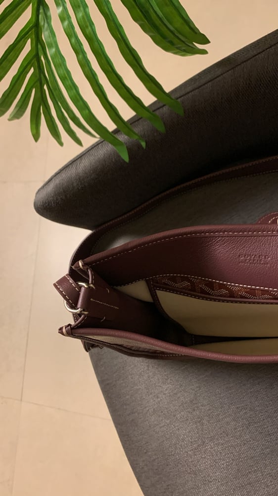 شنطة جويارد عنابي Goyard Musette هارد وير"فضي" مقاس 28cm