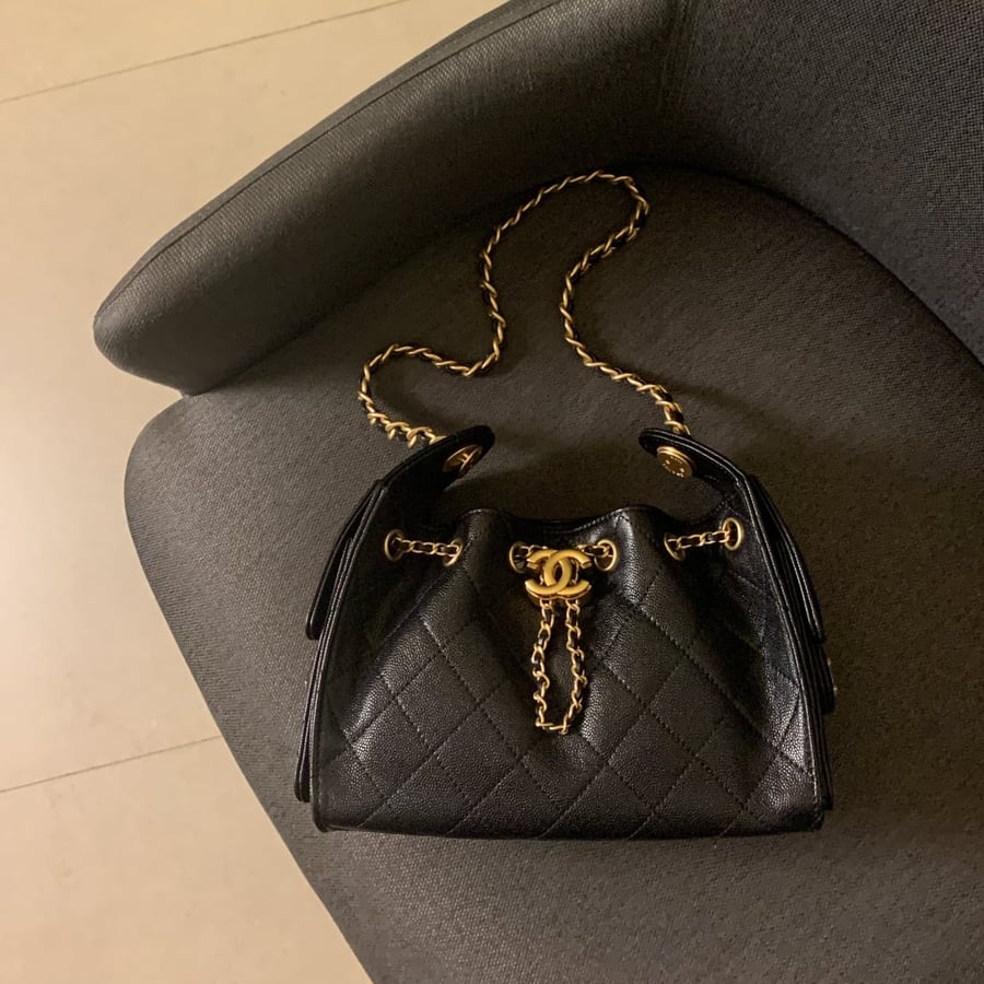 شنطة شانيل 25 اسود ميني هارد وير "ذهبي" مقاس 25cm