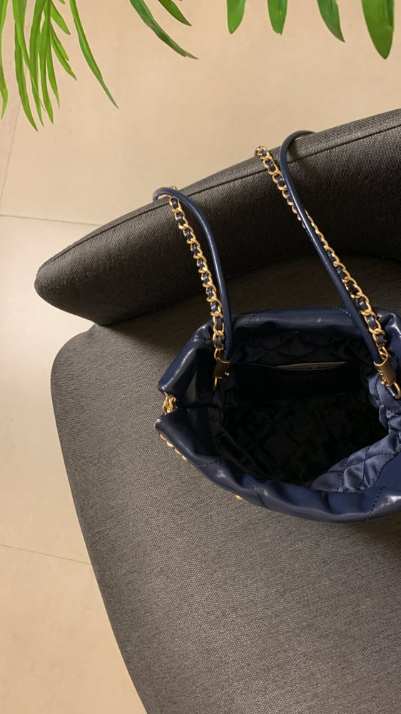 شنطة شانيل 23s كحلي هارد وير"ذهبي" مقاس 20cm