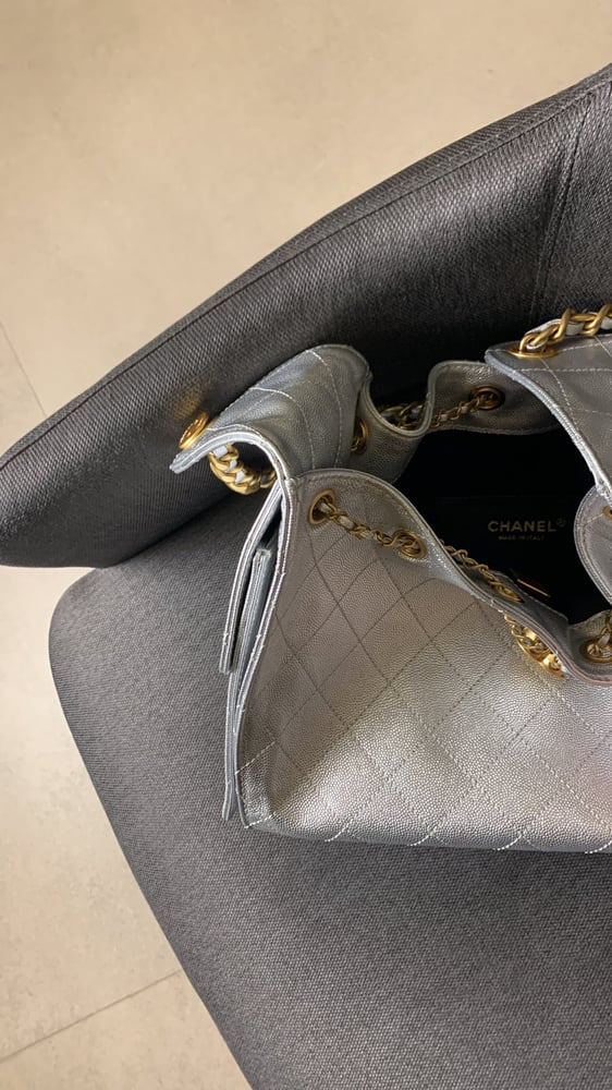 شنطة شانيل  فضي مقاس 30cm