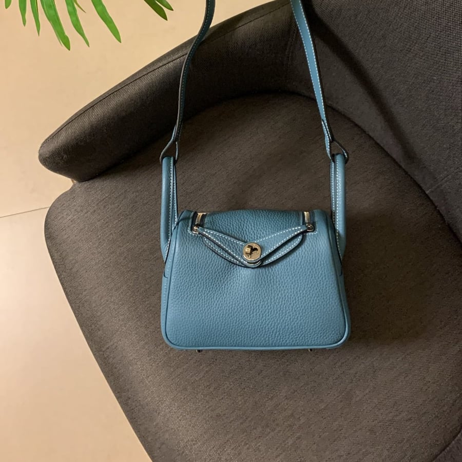 شنطة ايرميز ليندي ازرق ميني هارد وير"فضي" مقاس 17.5cm