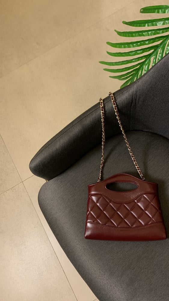 Chanel nano 31 chanel 24b (برغندي) مقاس 20cm