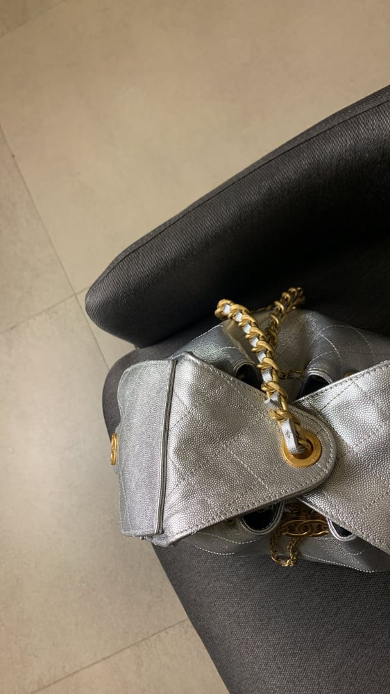شنطة شانيل  فضي مقاس 30cm