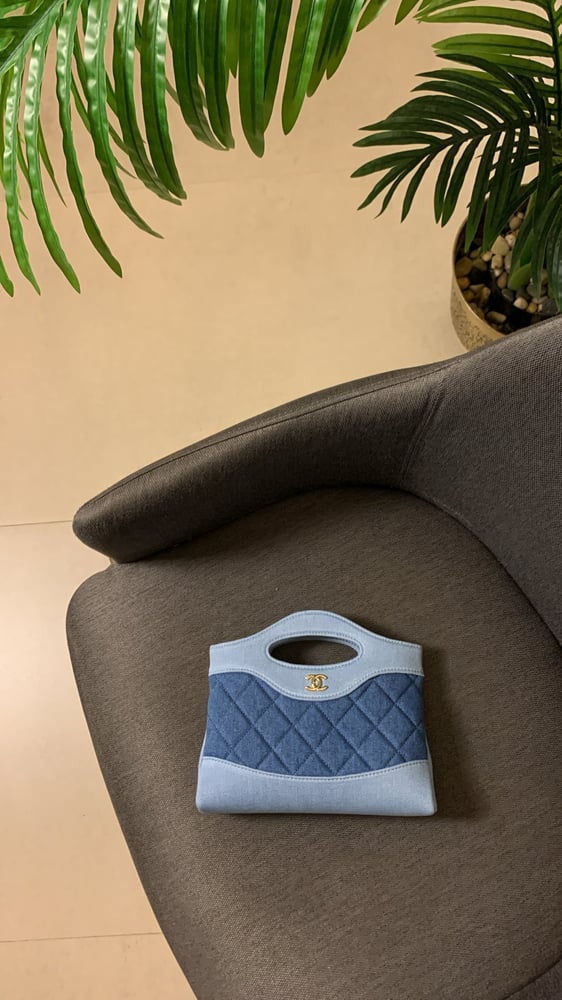 Chanel nano 31 chanel 24b ( جينز )مقاس 20cm