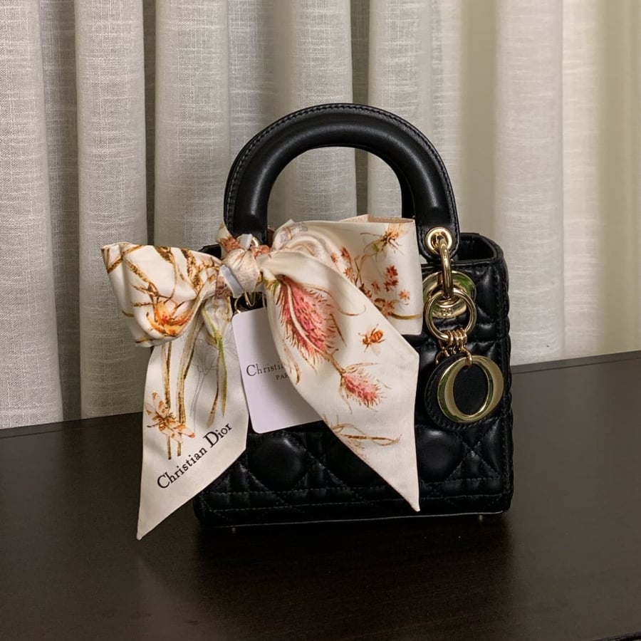 سكارف شنطة ديور