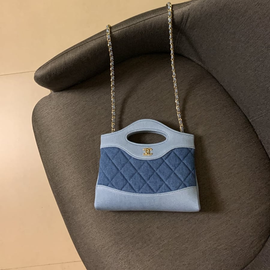 Chanel nano 31 chanel 24b ( جينز )مقاس 20cm