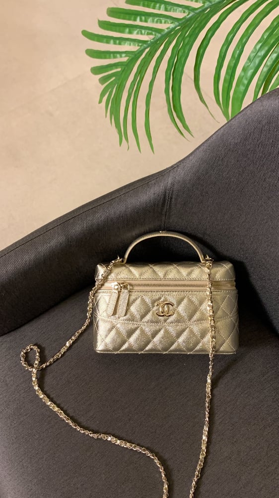 شنطة شانيل ذهبي هارد وير "ذهبي" مقاس 19cm
